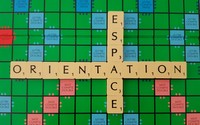 Esapce orientation écrit en scrabble